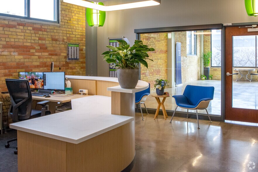 More Photos Of 118 S Adams St, Green Bay Office For Lease