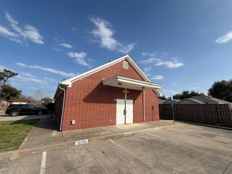 More Photos Of 1621 Balleywood Rd, Irving Religious Facility For Sale