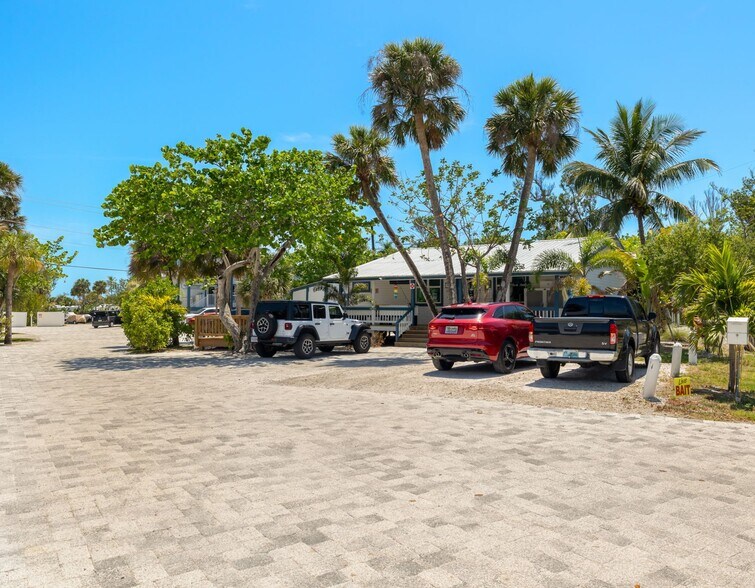 More Photos Of , Sanibel General Retail For Sale