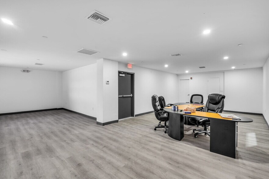 More Photos Of 6695-6699 NW 36th Ave, Miami Light Distribution For Sale