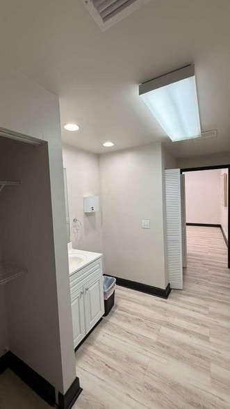 More Photos Of 608 S Tampania Ave, Tampa Medical For Lease