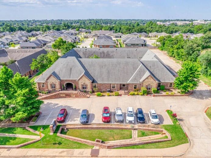 Primary Photo Of 1218 E 9th St, Edmond Medical For Lease