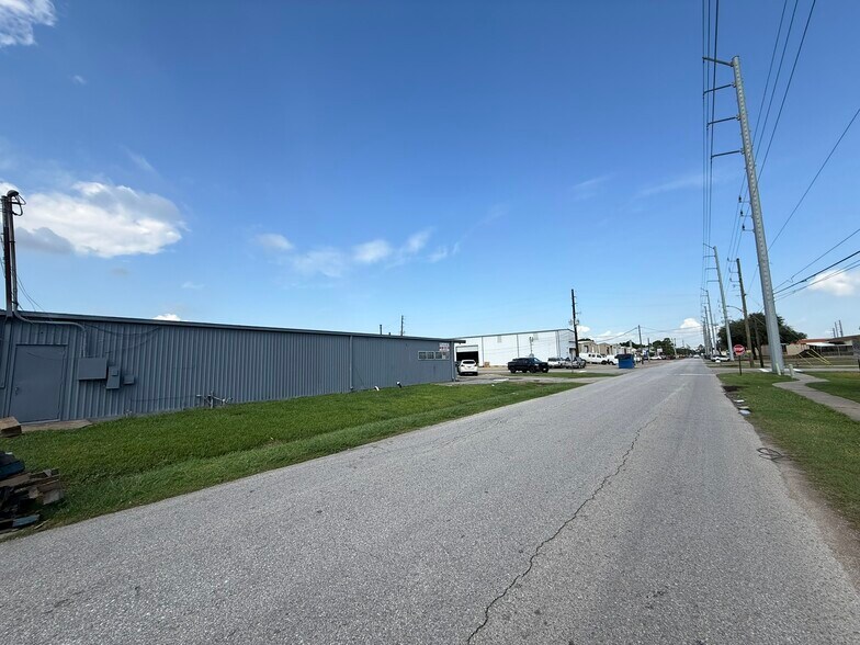 More Photos Of 1202 Washington, South Houston Industrial For Sale