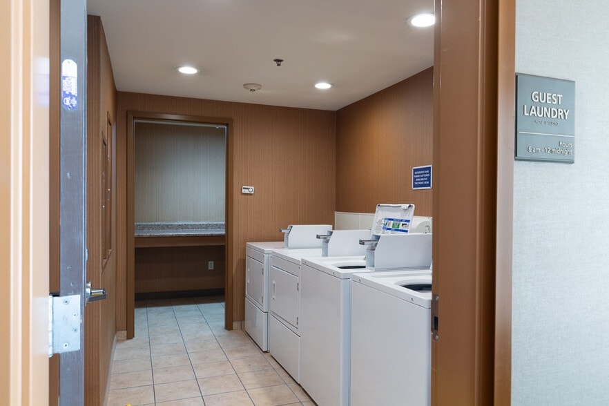 More Photos Of 7941 E Brundage Ln, Bakersfield Hotel For Sale