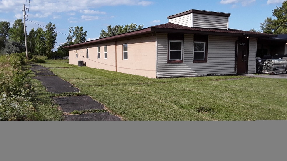 Primary Photo Of 3857 Eagle Dr, Sanborn Flex For Sale