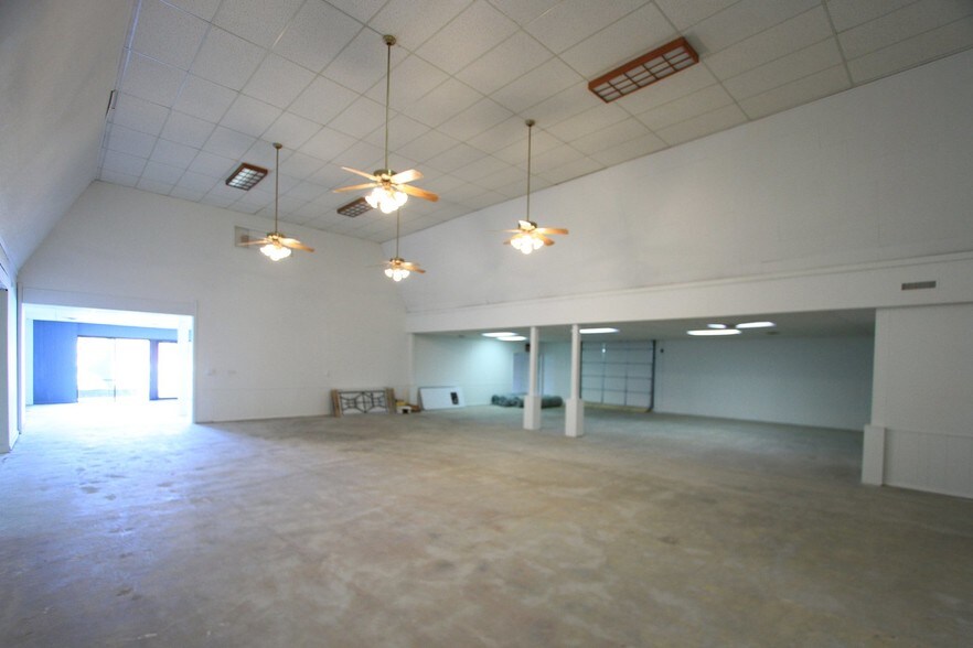 More Photos Of 108 SE 6th St, Abilene Specialty For Sale