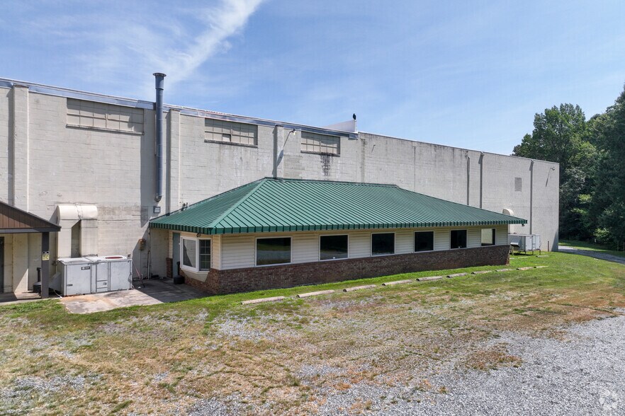 More Photos Of 100 E Newberry Ave, Liberty Manufacturing For Lease