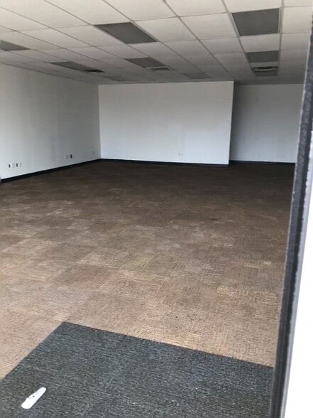 More Photos Of 3035 Broadway Blvd, Garland Unknown For Lease