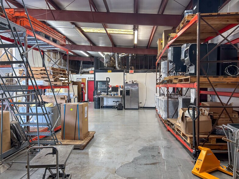 More Photos Of 4273 Domino Ave, North Charleston Warehouse For Lease