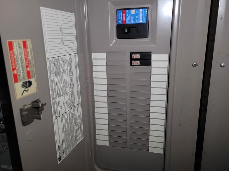 More Photos Of 2834 W Atkinson Ave, Milwaukee Freestanding For Sale