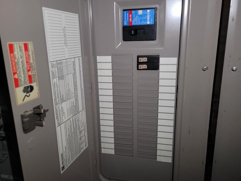 More Photos Of 4476 N 29th St, Milwaukee Freestanding For Sale