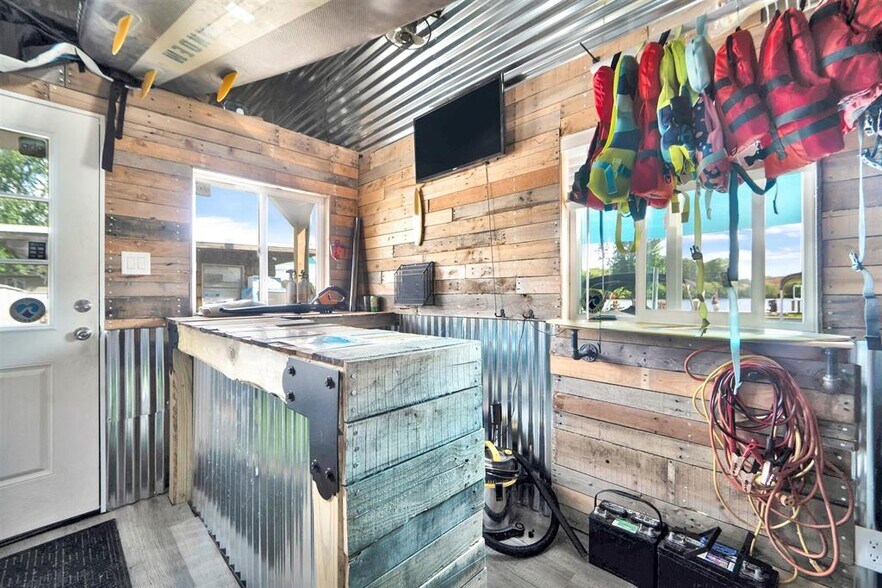 More Photos Of 1000 Bauman St, Oshkosh Marina For Sale