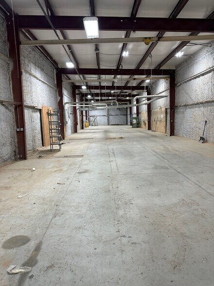 More Photos Of 33 Broadcommon Rd, Bristol Warehouse For Lease