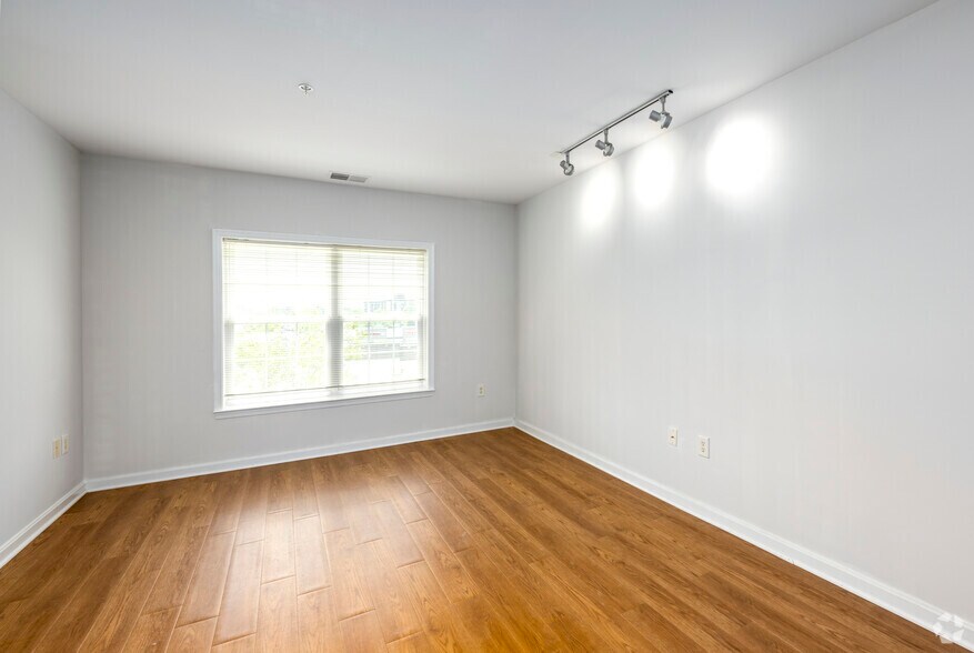 More Photos Of 130 Rollins Ave, Rockville Apartments For Lease