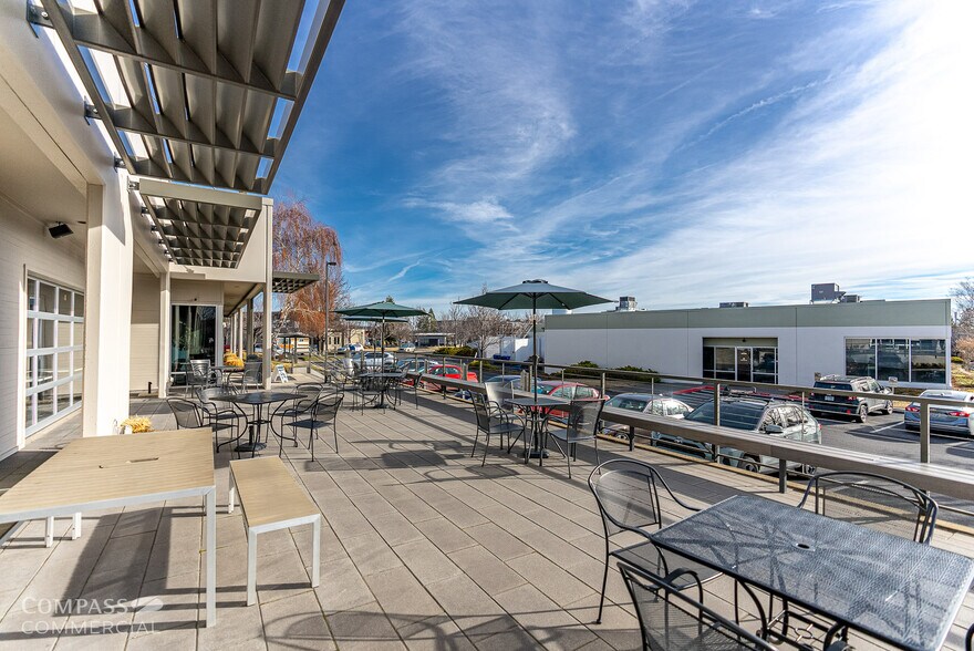 More Photos Of 1001 SW Emkay Dr, Bend Office For Sale