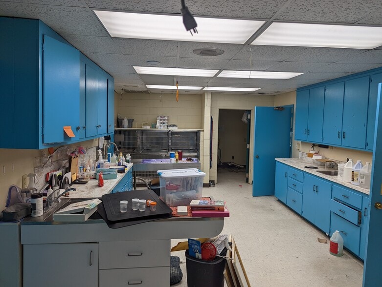 More Photos Of 2608 E Highway 76, Marion General Retail For Sale