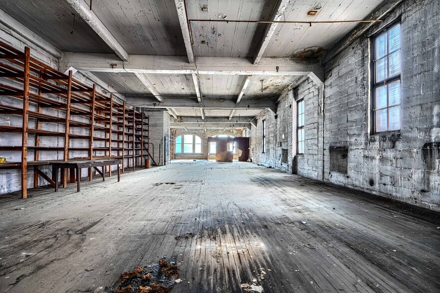 More Photos Of 414-416 E Baltimore St, Baltimore Bar For Sale