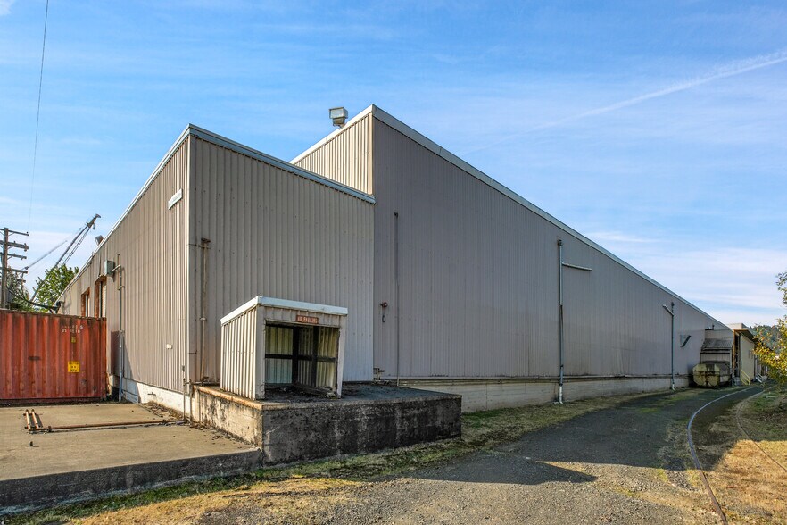More Photos Of 9930 N Burgard Way, Portland Warehouse For Sale