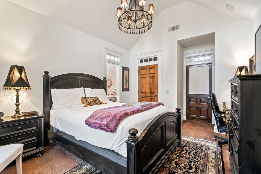 More Photos Of 306 N Main St, Bentonville Hospitality For Sale