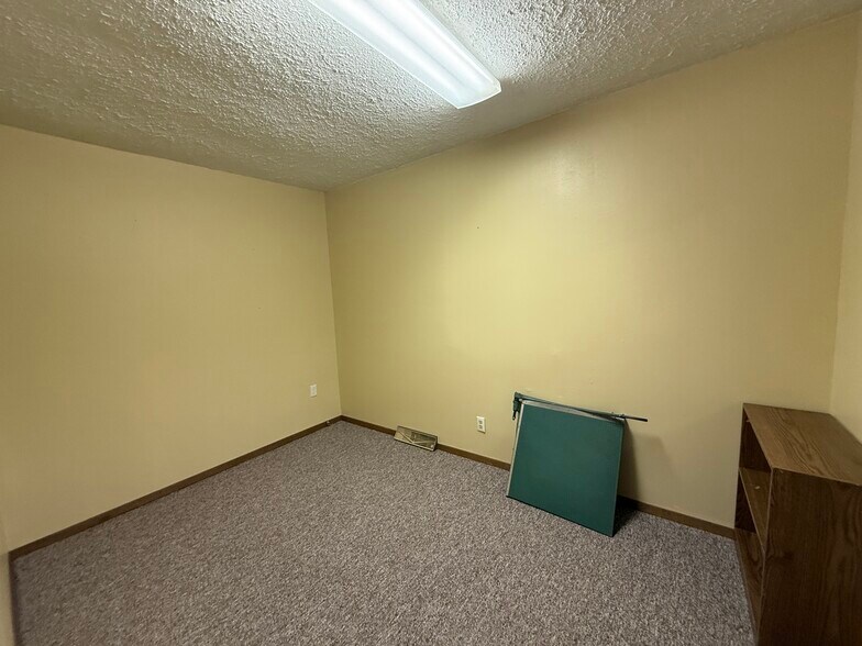 More Photos Of 910-912 7th St, Onawa Office For Sale