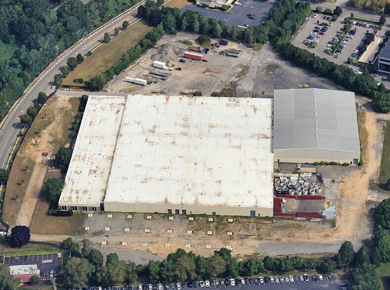 More Photos Of 1770 Walt Whitman Rd, Melville Distribution For Lease
