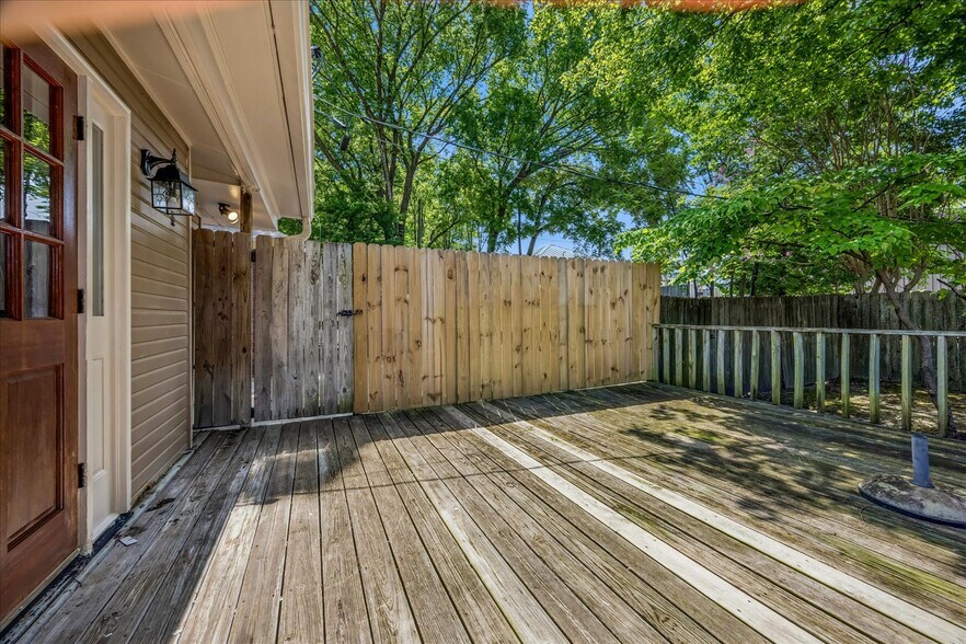 More Photos Of 2151 Monroe Ave, Memphis Office Residential For Sale