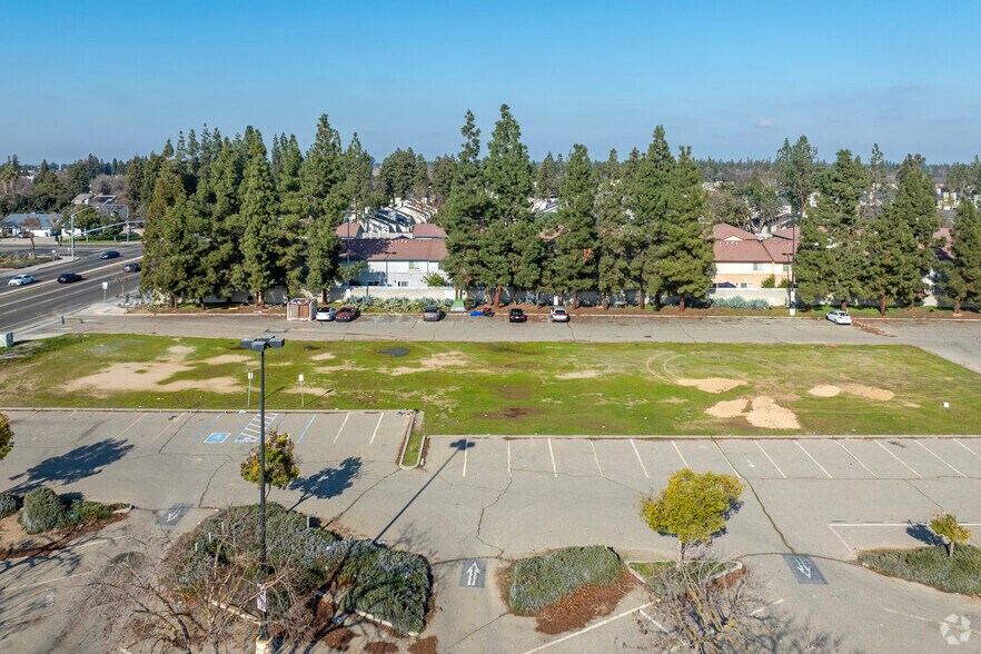 More Photos Of 3732 W Shaw Ave, Fresno Land For Lease
