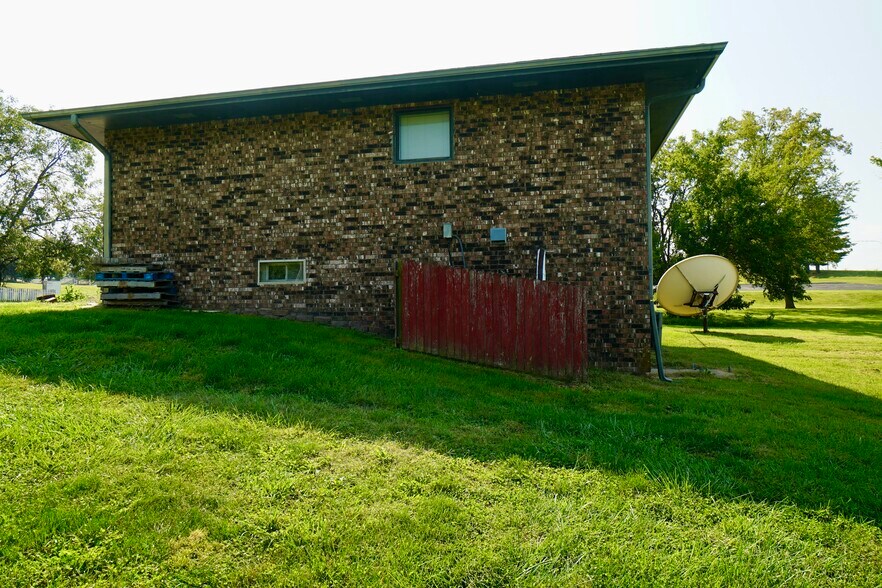 More Photos Of 2414 S Leonard Rd, Saint Joseph Office For Sale