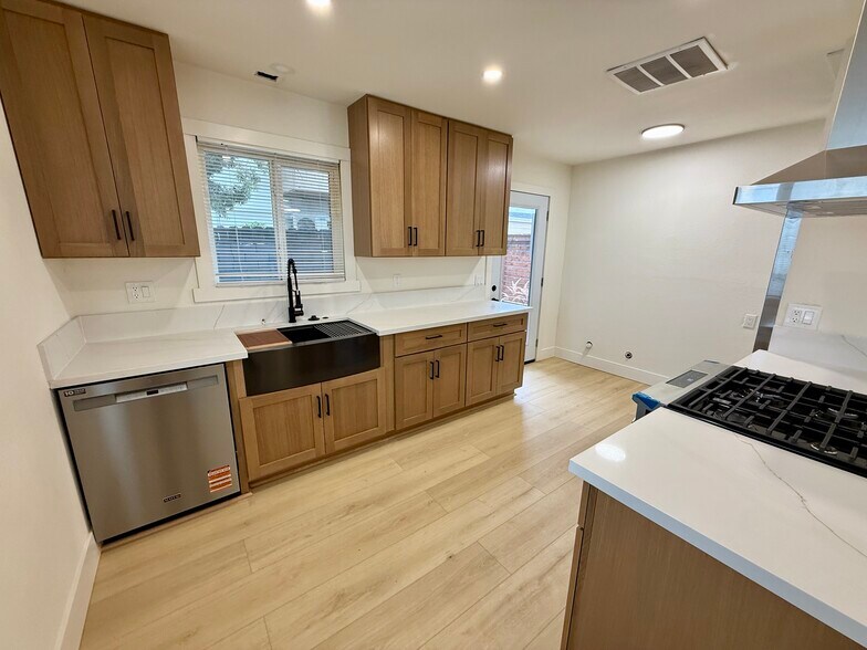More Photos Of 4527 Olney St, San Diego Apartments For Sale