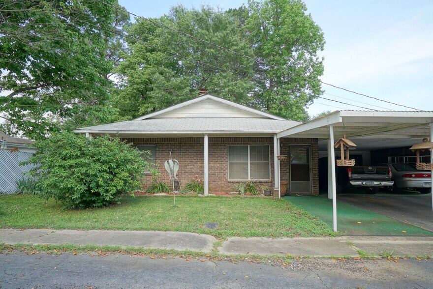More Photos Of 808-814 W Center St, Sheridan Storefront Retail Office For Sale