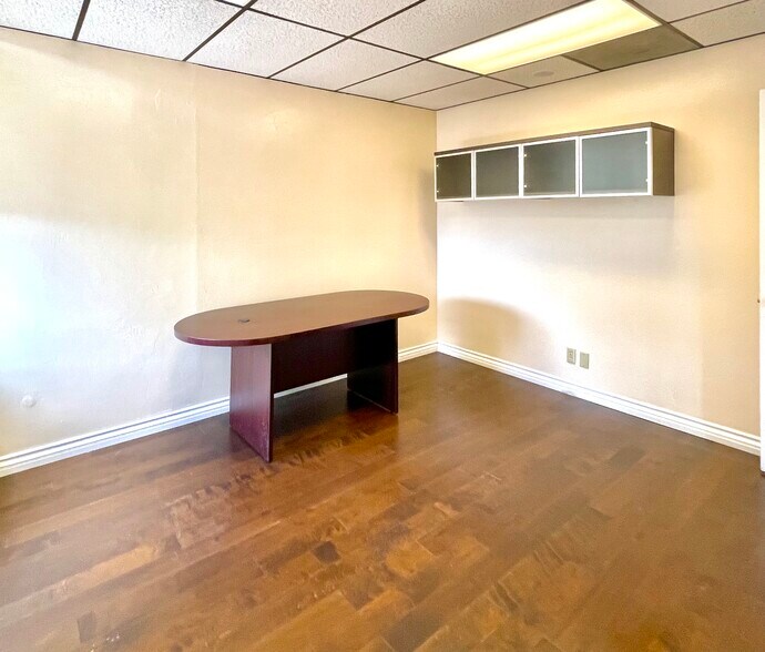 More Photos Of 4550 Kearny Villa Rd, San Diego Office For Sale