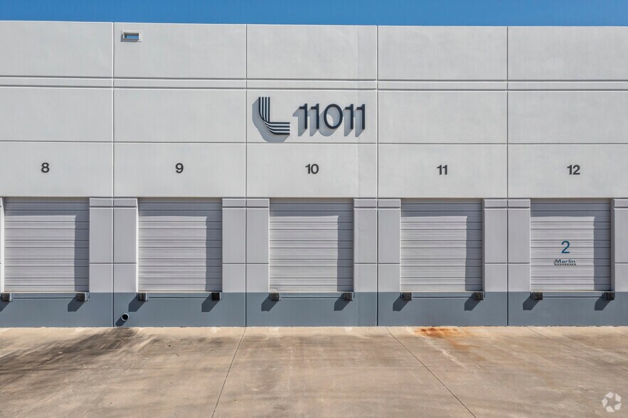 More Photos Of 11011 Regency Crest Dr, Dallas Warehouse For Lease
