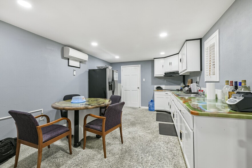 More Photos Of 7449 Wright Rd, Houston Manufacturing For Sale