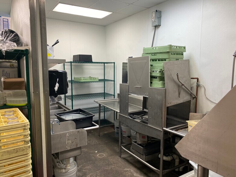 More Photos Of 5100 Lee Hwy, Bristol Restaurant For Sale