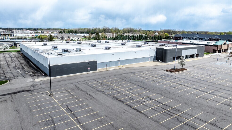 More Photos Of 35700 Van Dyke Ave, Sterling Heights Freestanding For Lease