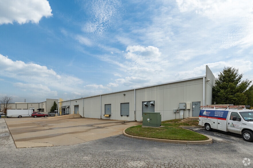More Photos Of 527-535 Trade Center Blvd, Chesterfield Manufacturing For Sale