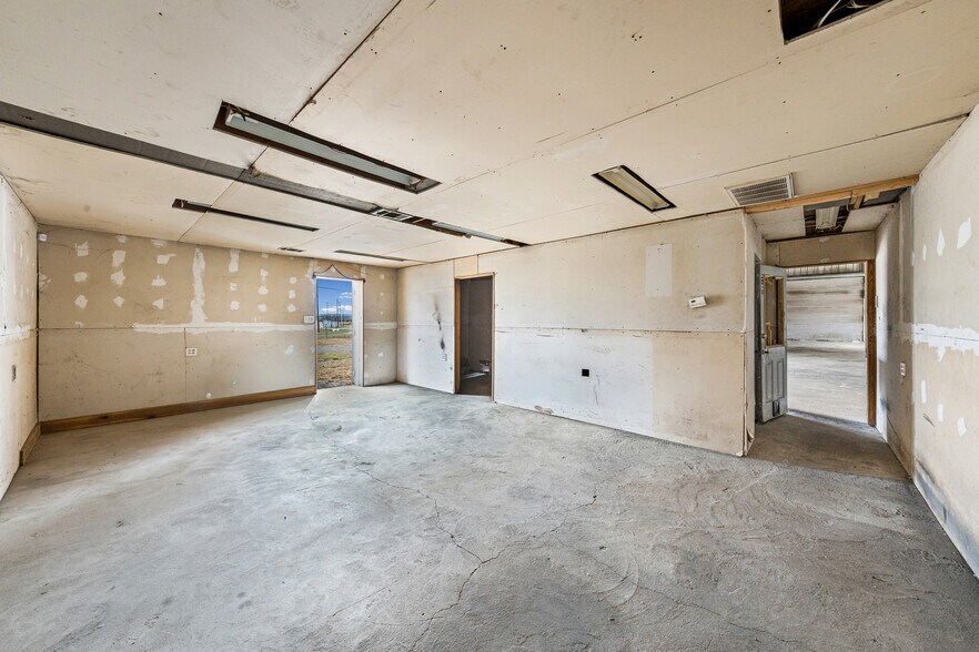 More Photos Of 1544 Jackrabbit Rd, Nolanville Warehouse For Sale