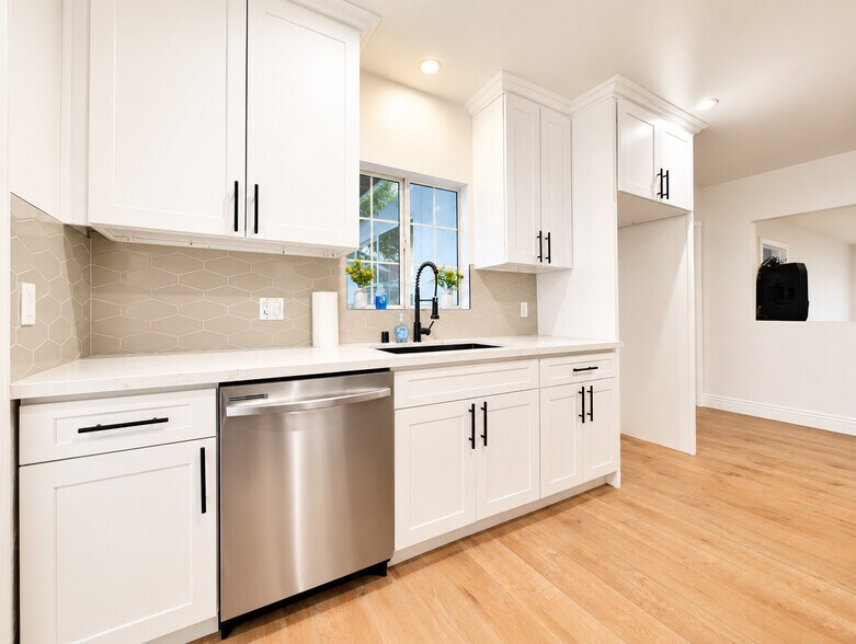 More Photos Of 554 W Verness St, Covina Healthcare For Sale