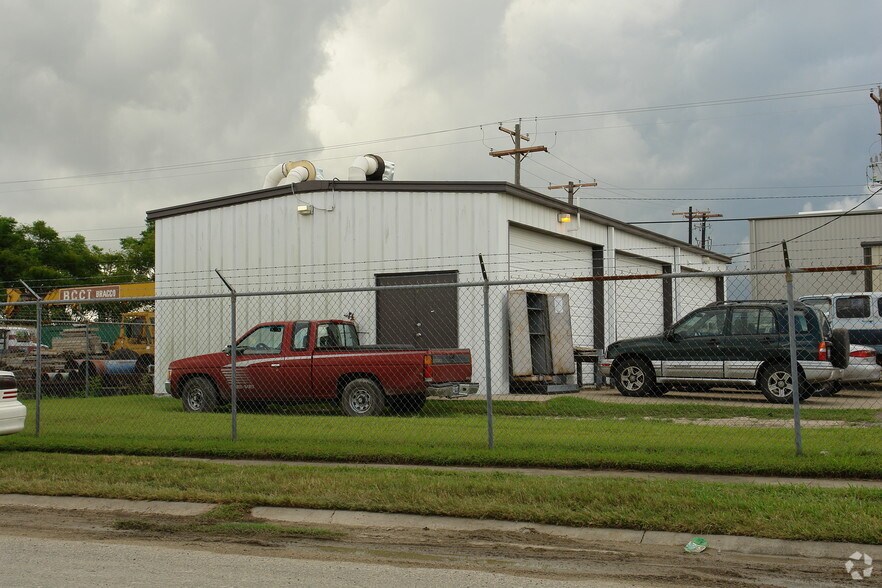 More Photos Of 218 Centaurus Dr, Corpus Christi Warehouse For Sale