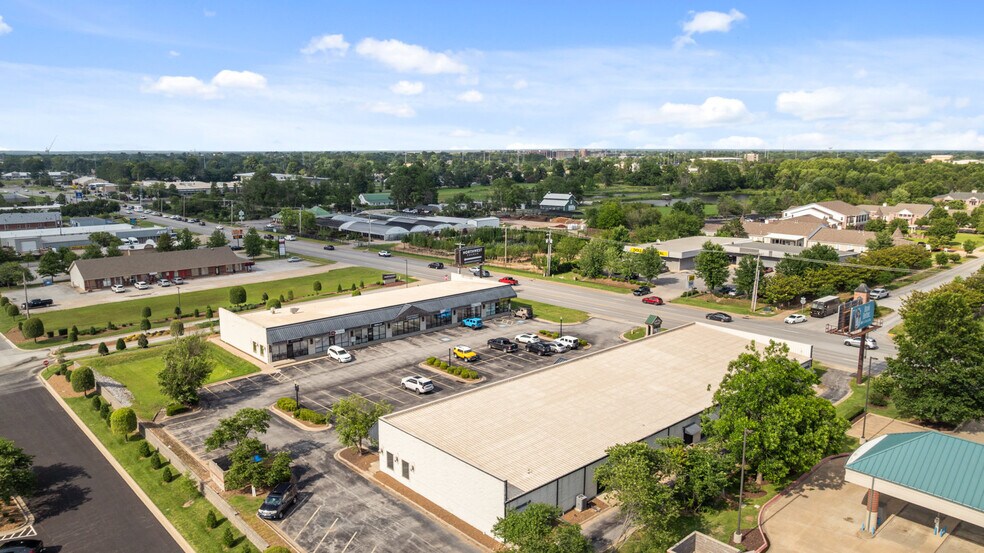 More Photos Of 2212 S Walton Blvd, Bentonville Unknown For Lease