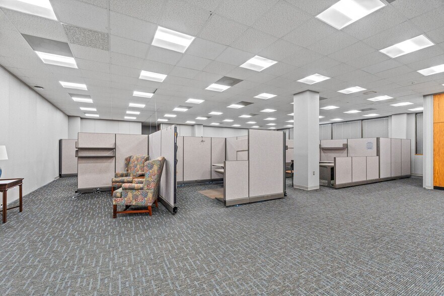 More Photos Of 3600 Wheeler Ave, Fort Smith Office For Sale