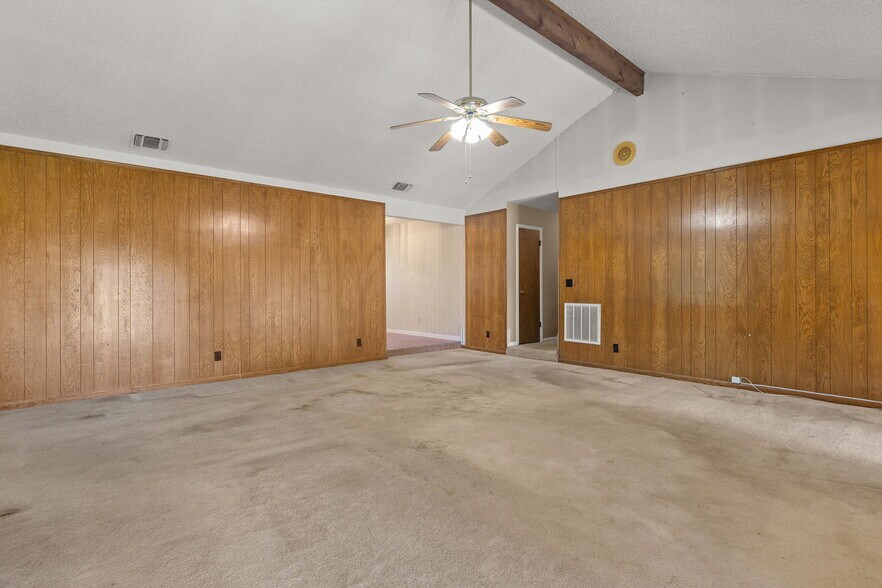 More Photos Of 12409 Lowden Ln, Manchaca Flex For Sale