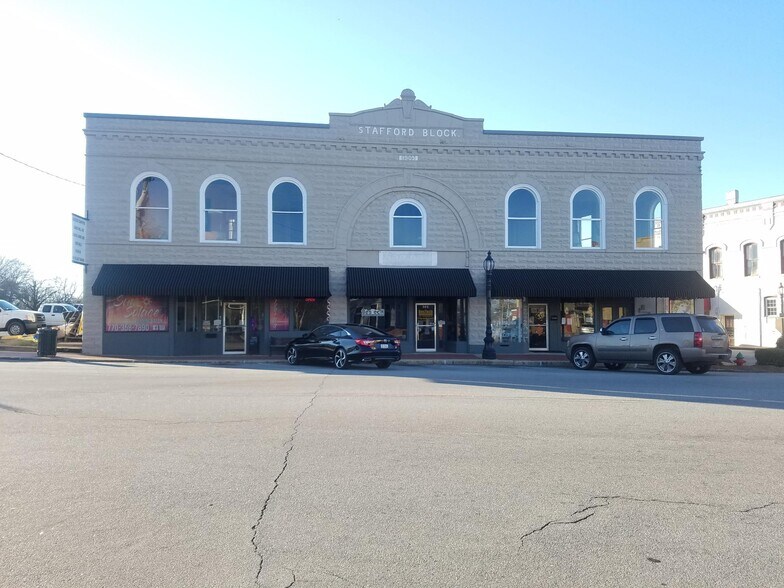 More Photos Of 12 Market St, Barnesville Office For Lease