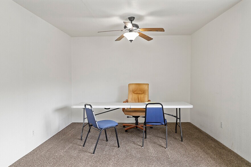 More Photos Of 2660 NW Vine St, Grants Pass Manufacturing For Sale