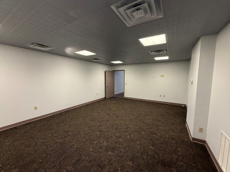 More Photos Of 2901 Olive St, Saint Louis General Retail For Lease