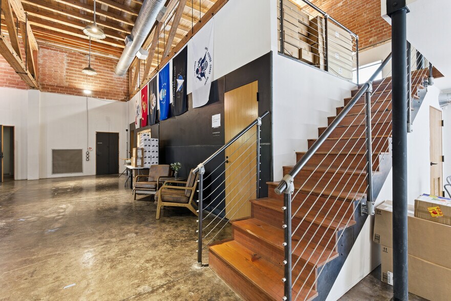 More Photos Of 311-321 Sixth St, San Antonio Office For Sale