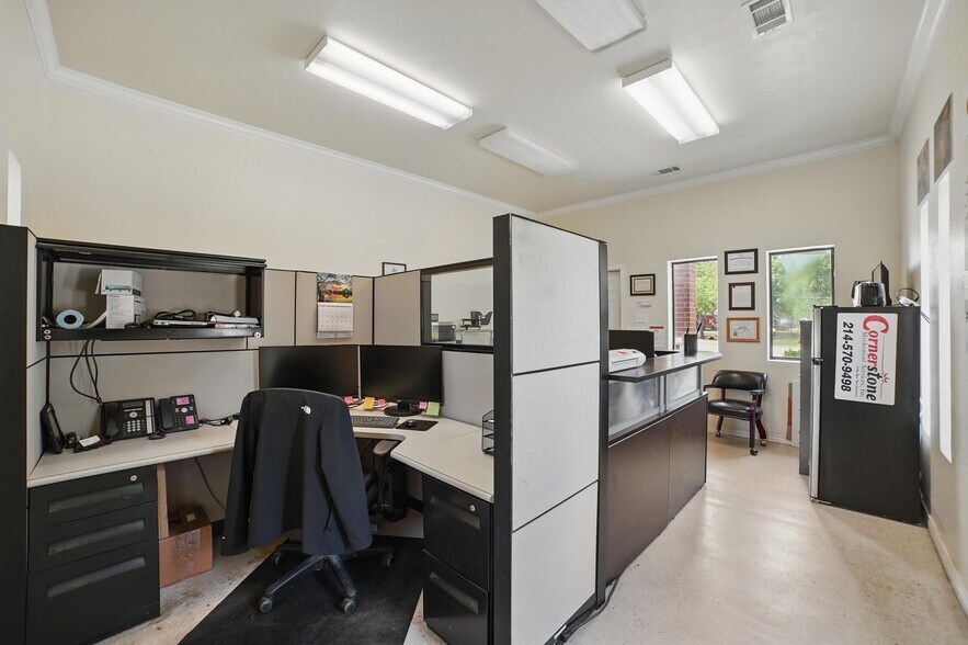 More Photos Of 610 W Simonds Rd, Seagoville Flex For Sale