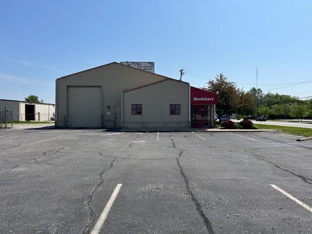 More Photos Of 1475 Navco Dr, Lafayette Service For Lease