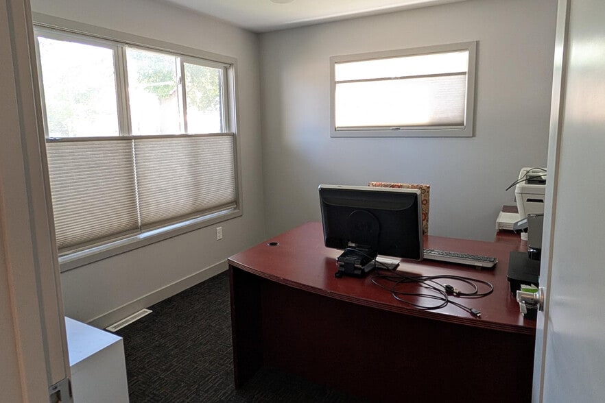More Photos Of 1921 Ruddiman Dr, Muskegon Office For Lease