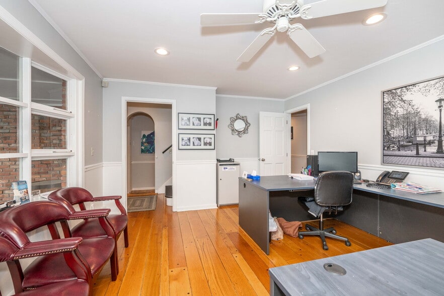 More Photos Of 1 Crestview Dr, Milford Medical For Lease